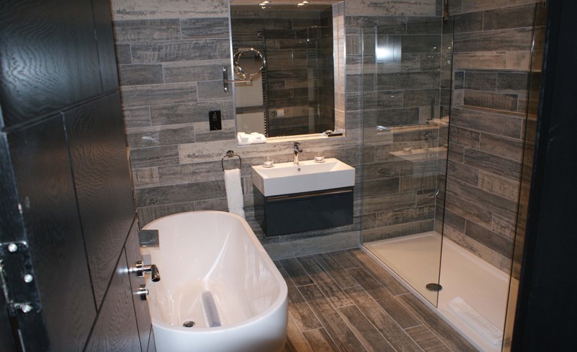 Fonab Castle | Fonab Castle Woodland Lodge Bathroom